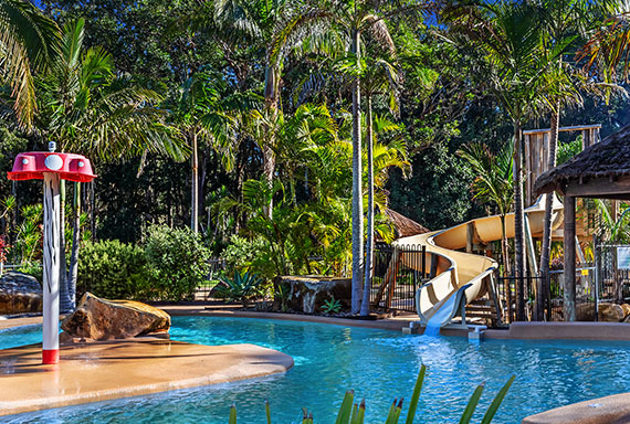 Bays-Holiday-Park pool and slide area