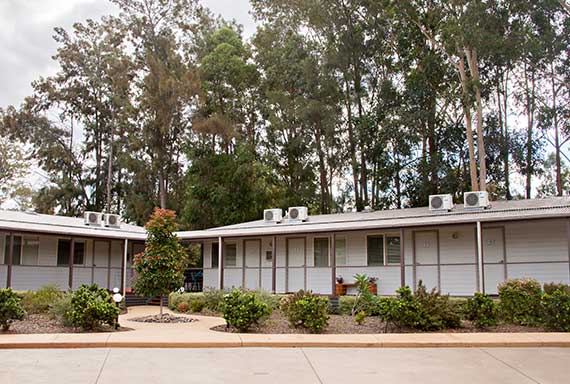 motel style rooms from the outside