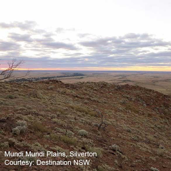 Mundi Mundi plains. view from hill looking down on plain