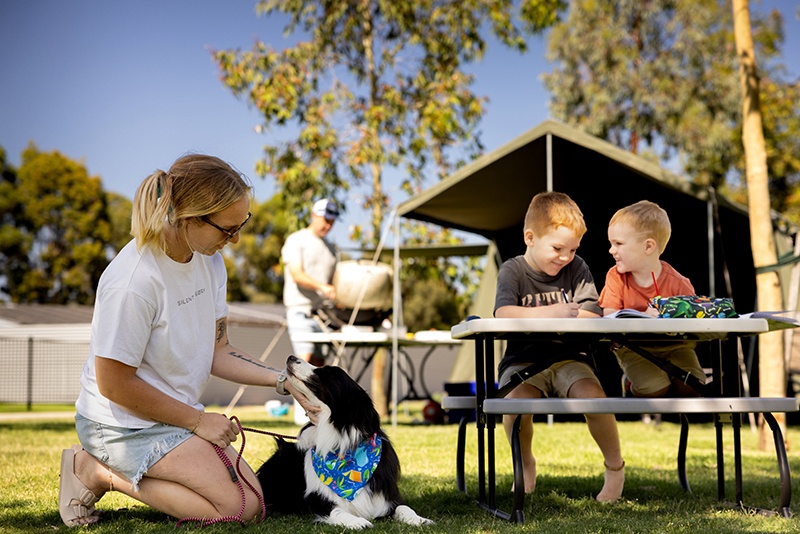 BIG4 Deniliquin Holiday Park family and pet