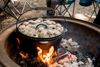 camp oven cooking1