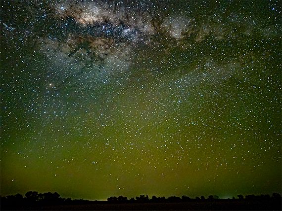 photo of the milky way on the horizon